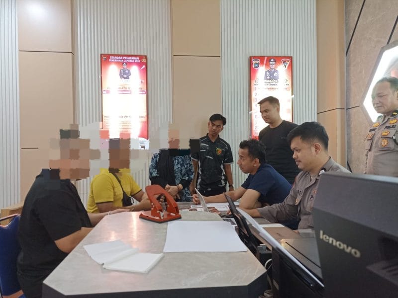 Orang tua santri mengunjungi untuk pengaduan